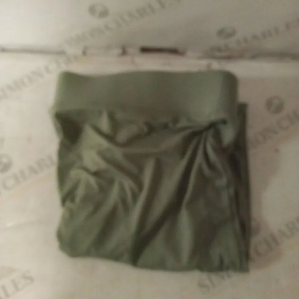D&CO GREEN LEGGING SIZE MEDIUM