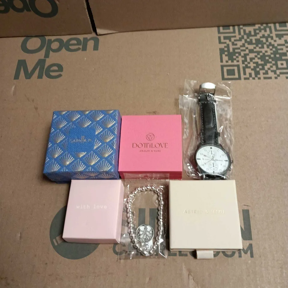 TOTE OF APPROXIMATELY 20 ASSORTED JEWELLERY ITEMS TO INCLUDE ASTRID AND MIYU, DOTTILOVE, ISABELLA M, WATCHES ETC