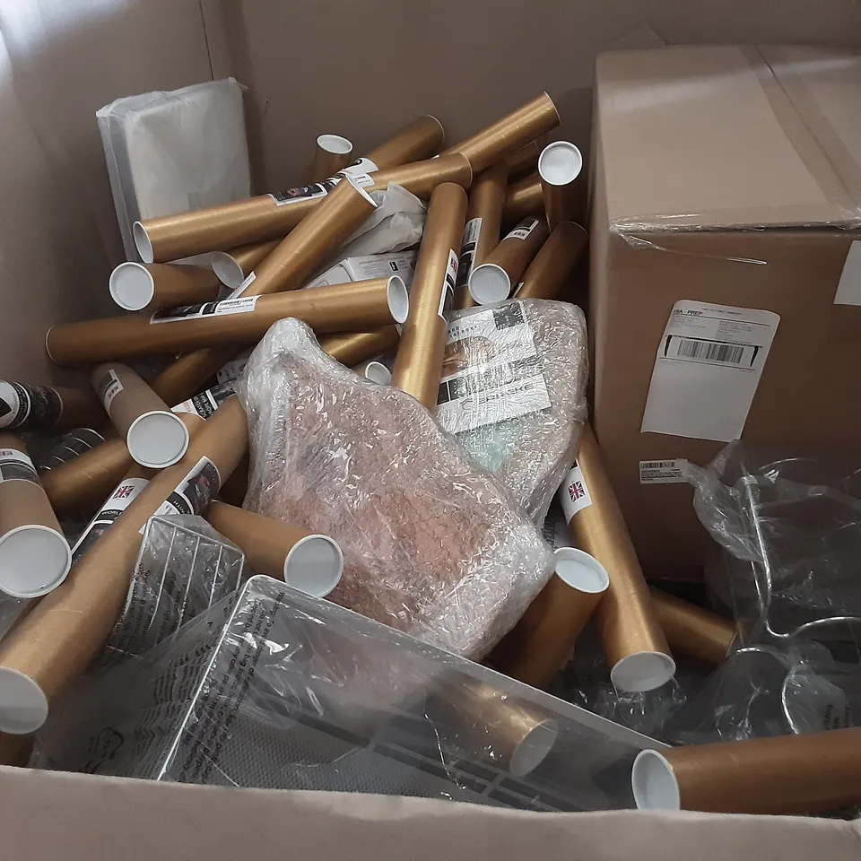 LARGE PALLET OF ASSORTED HOMEWARE ITEMS TO INCLUDE SERVING BOARDS, MAPS, WINE RACKS ETC 