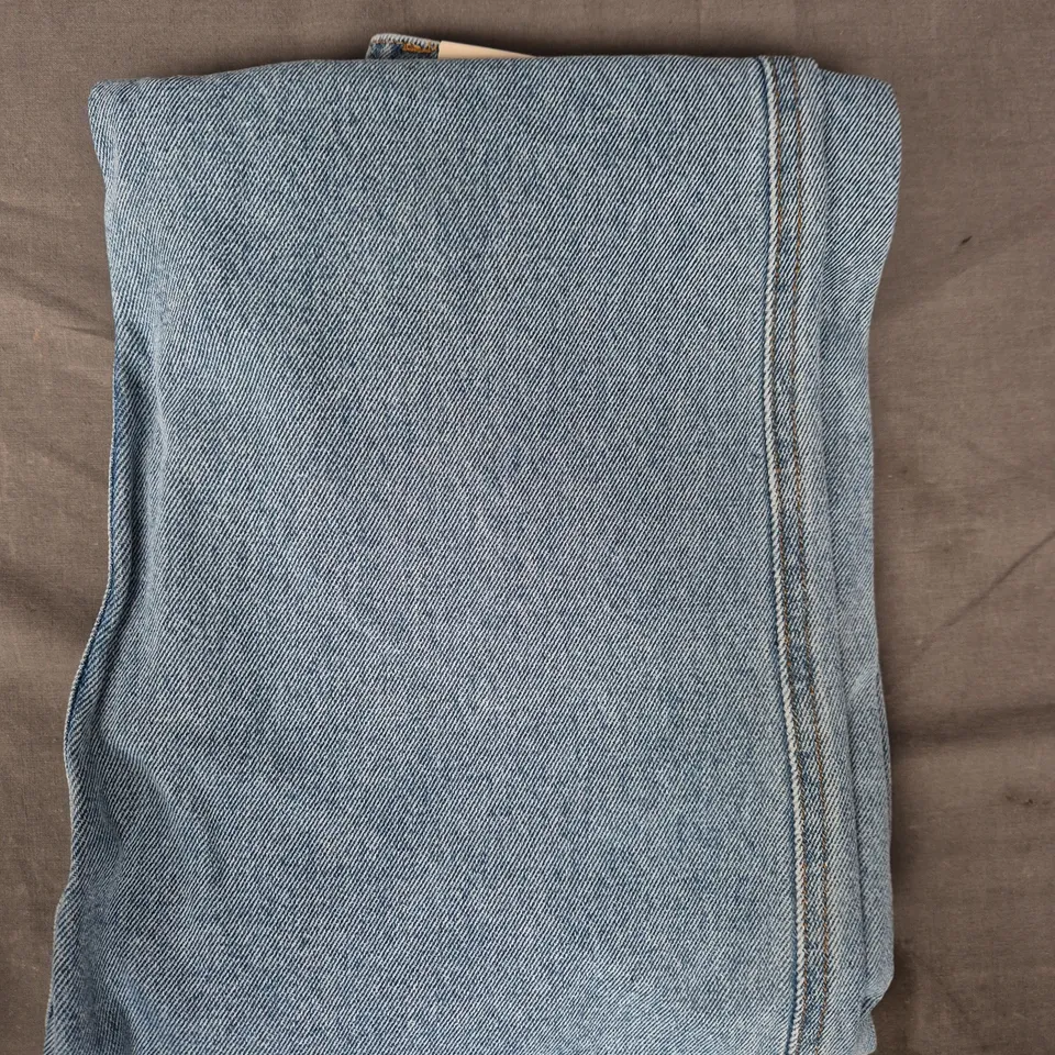 P&CO SERVICE FATIGUED HIGH WAISTED STRAIGHT LEG JEANS IN BLUE SIZE UK 8