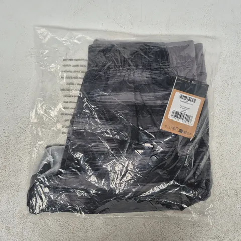 BAGGED THE NORTH FACE SHORTS IN BLACK SIZE LARGE