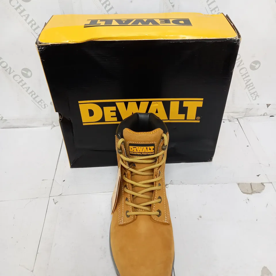 BOXED PAIR OF DEWALT STEEL TOE INDUSTRIAL BOOT SIZE UK 7