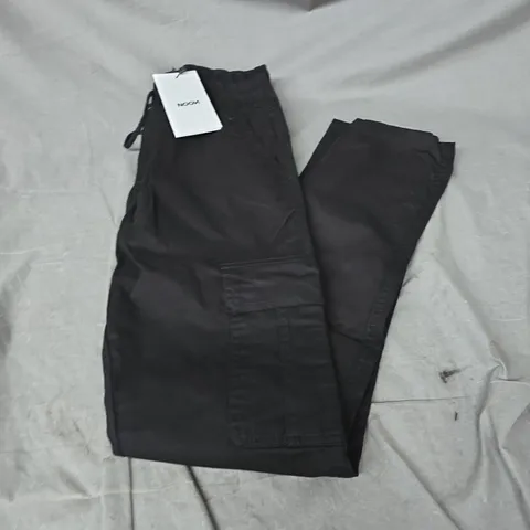 NOON CARGO PANTS IN BLACK SIZE S (30)