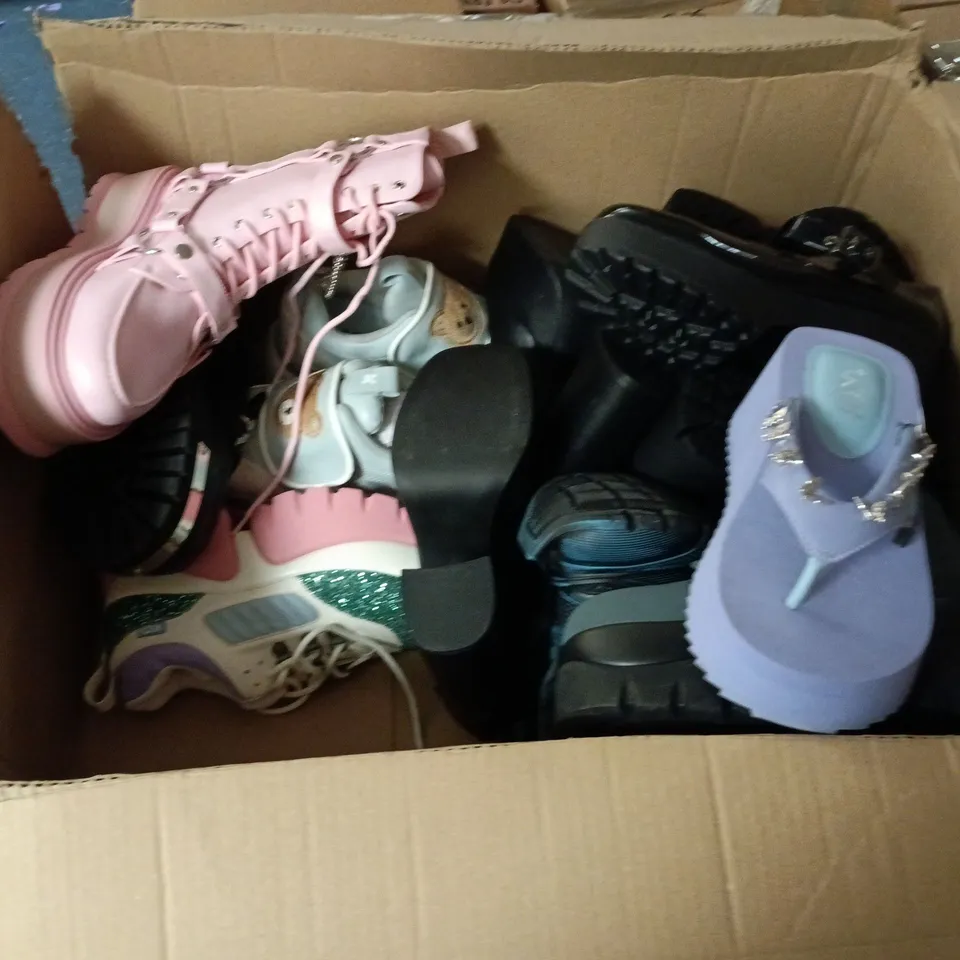 LOT OF APPROXIMATELY 10 ASSORTED PAIRS OF SHOES AND BOOTS IN VARIOUS SIZES