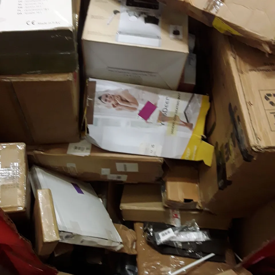 PALLET OF ASSORTED HOUSEHOLD GOODS AND PRODUCTS TO INCLUDE; FOLDABLE POOL, PUZZLE ACCESSORIES, COFFEE MACHINE, BOXED FURNITURE ECT