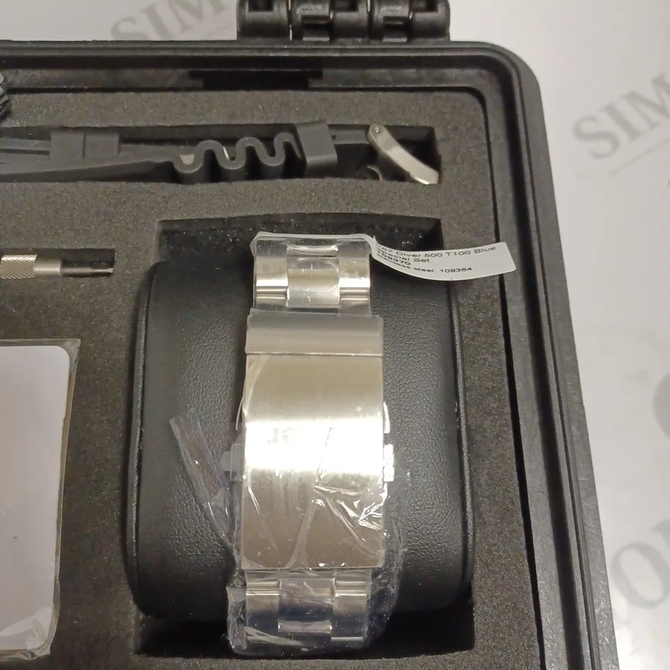 BOXED TRASER STAINLESS STEEL WATCH WITH CHANGEABLE STRAPS AND TASER MINI TORCH - SILICONE AND STEEL STRAP