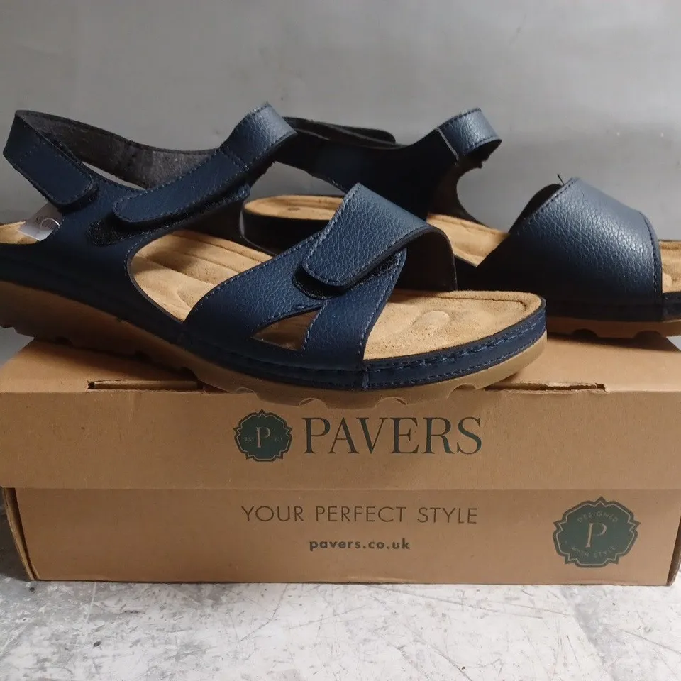 BOXED PAIR OF PAVERS OPEN TOE SANDALS IN NAVY SIZE EU 41