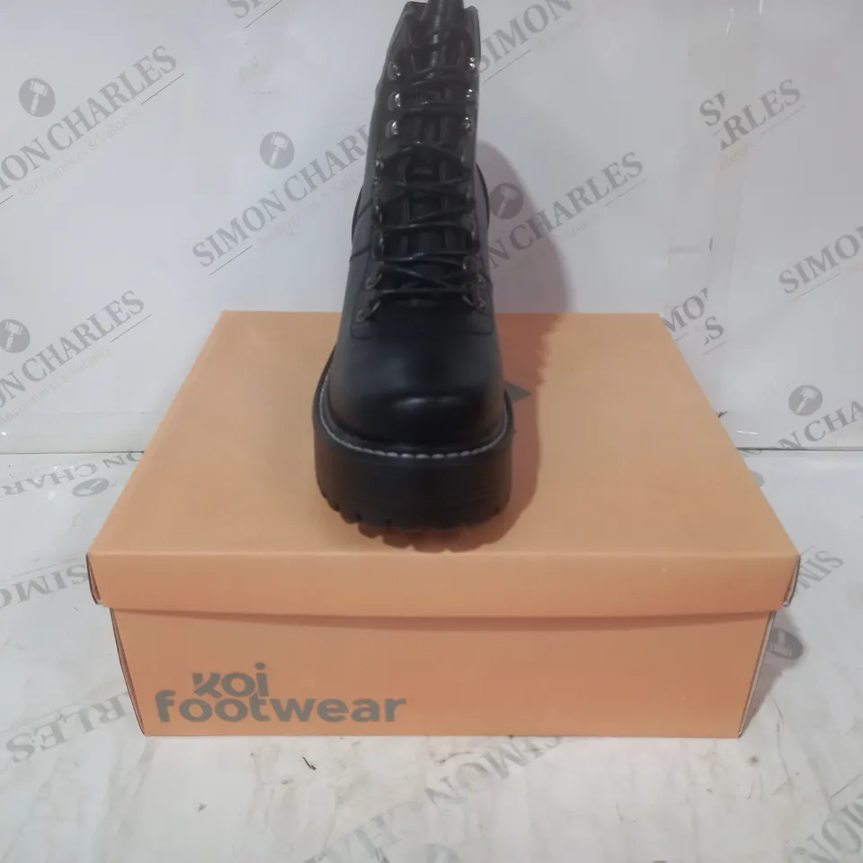 BRAND NEW BOXED PAIR OF KOI VEGAN LEATHER ZUNI ROCK HIKER BOOTS IN BLACK UK SIZE 8