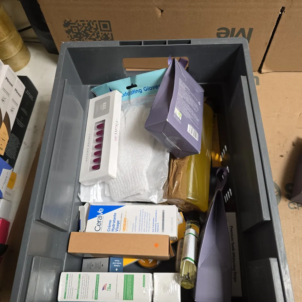 TOTE OF APPROXIMATELY 20 ASSORTED COSMETICS TO INCLUDE: SOOTHE BODY DUO