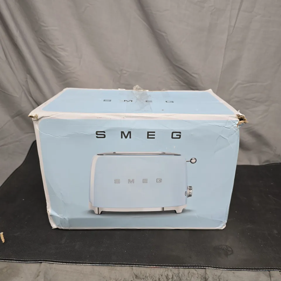SMEG 2-SLICE TOASTER – LIGHT BLUE