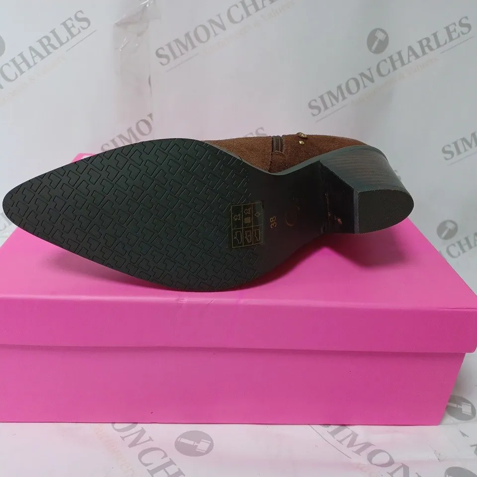 DM WESTERN ANKLE BOOT TAN SUEDE SIZE 5