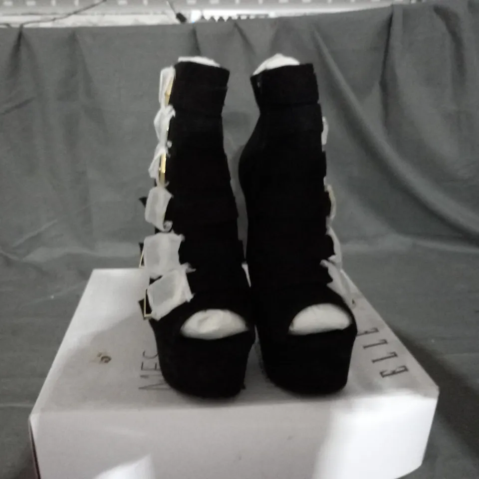 APPROXIMATELY 10 BOXED PAIR OF ELLE VIXEN HEELED PLATFORM OPEN TOE SHOES IN BLACK VARIOUS SIZES TO INCLUDE SIZE 6 