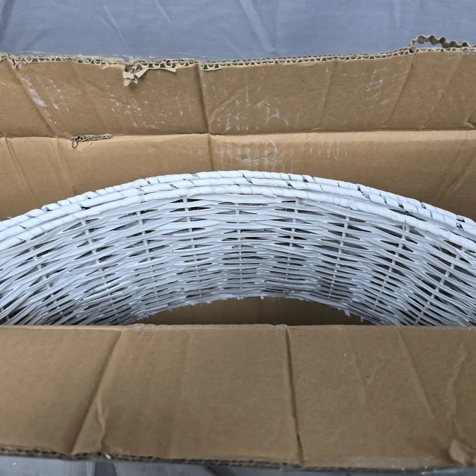 FESTIVE WHITE WASH WILLOW CHRISTMAS TREE SKIRT