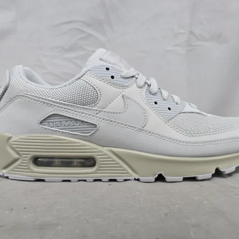 BOXED PAIR OF NIKE AIR MAX 90 TRAINERS IN GREY SIZE UK 9