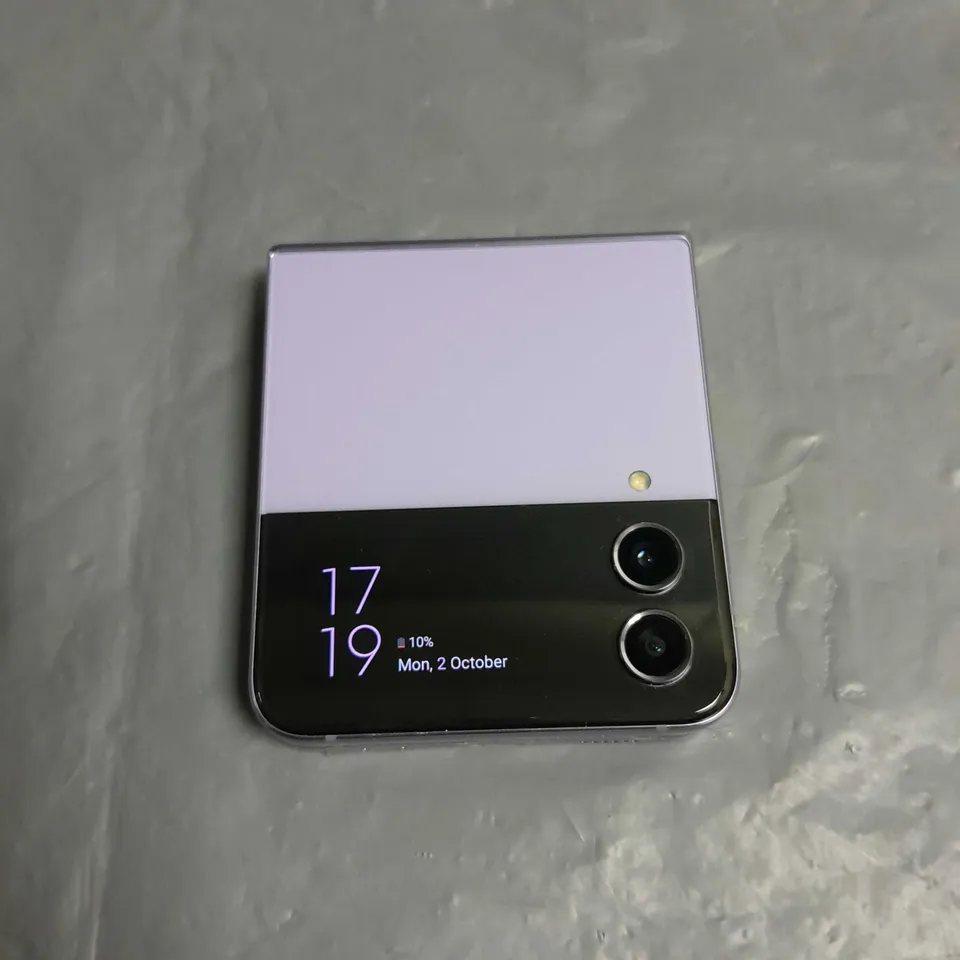 SAMSUNG GALAXY Z FLIP 4 