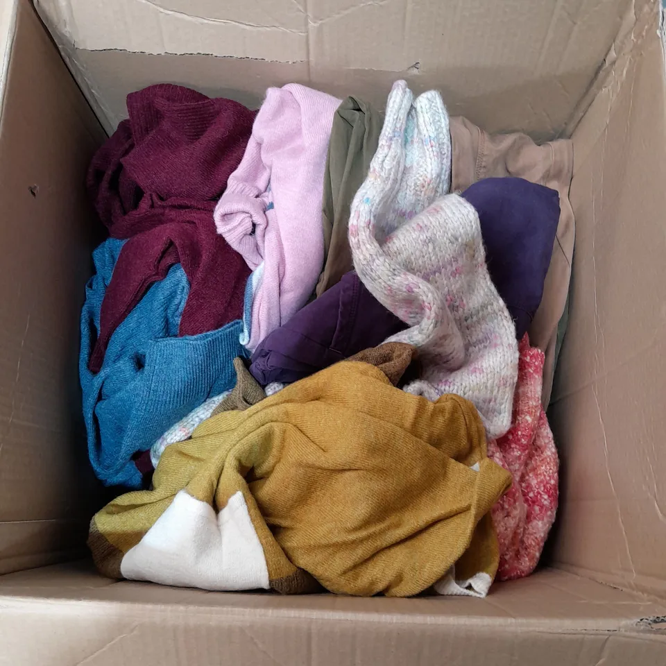 BOX OF ASSORTED WOMENS CLOTHING ITEMS TO INCLUDE JUMPERS AND JEANS 