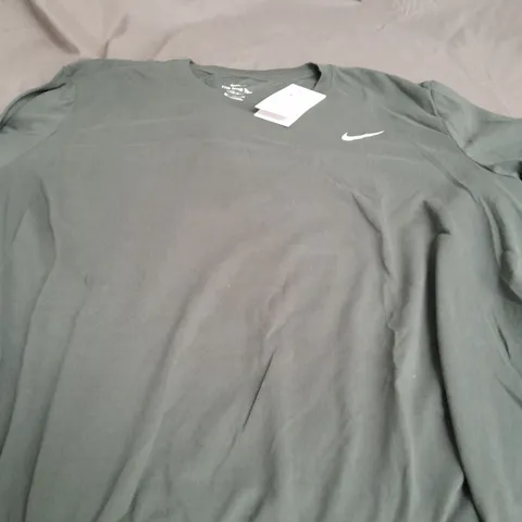 THE NIKE TEE DRI FIT IN GREEN T-SHIRT - XXL