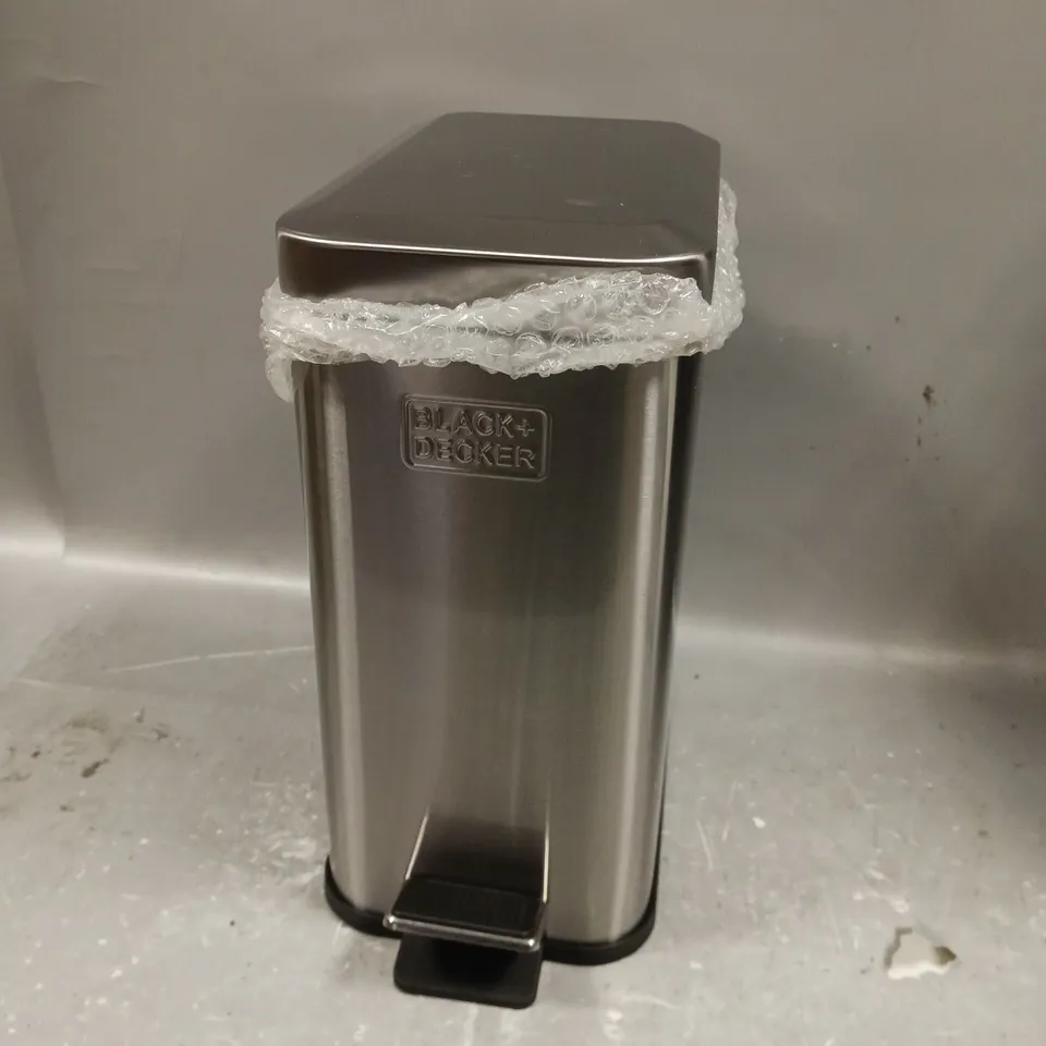 BLACK & DECKER 5L SLIMLINE SOFT CLOSE PEDAL BIN