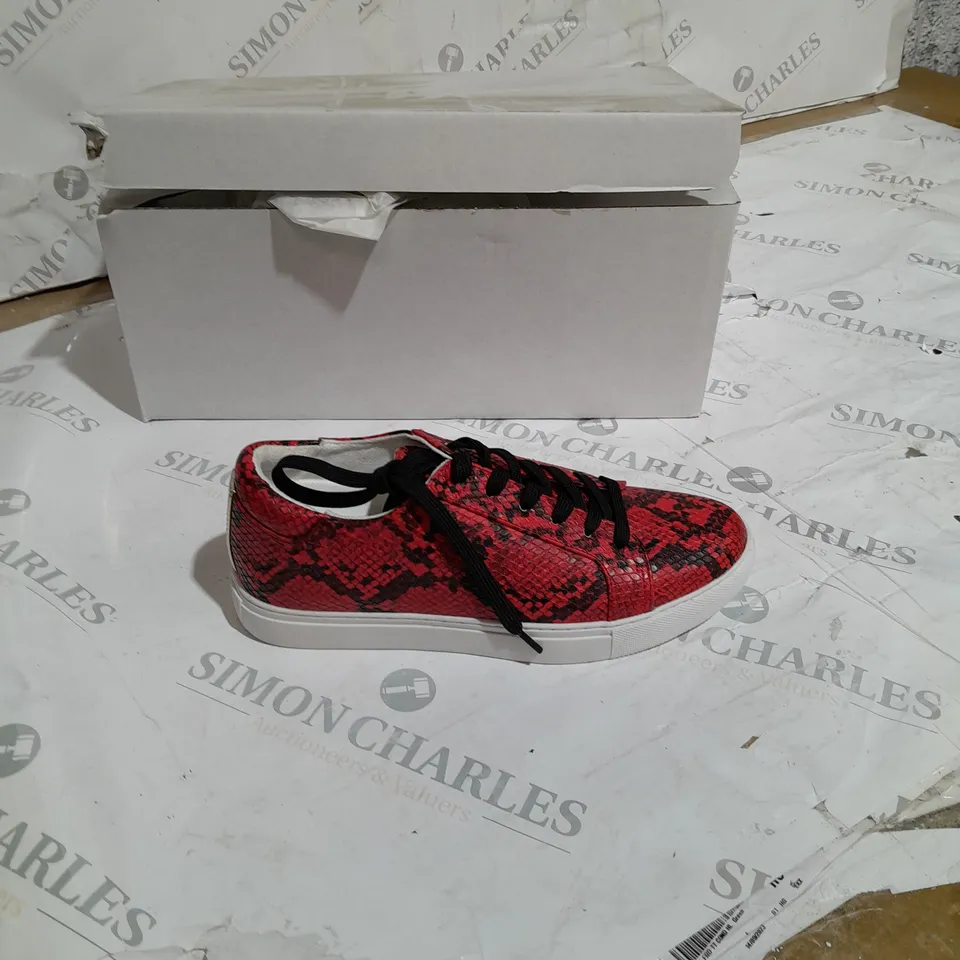 BOXED KENNETH COLE RED SNAKESKIN TRAINERS SIZE 4 