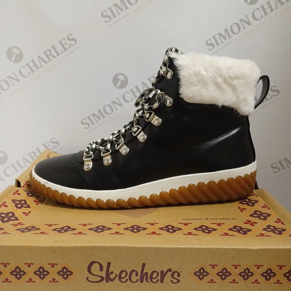 BOXED SKECHERS NO REGRET BOOTS, BLACK - SIZE 6