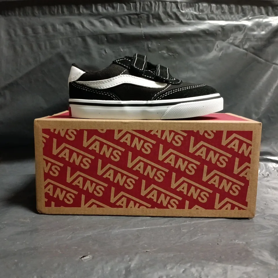 BOXED PAIR OF VANS BROOKLYN LS V INFANT SHOES IN BLACK/WHITE SIZE UK 8