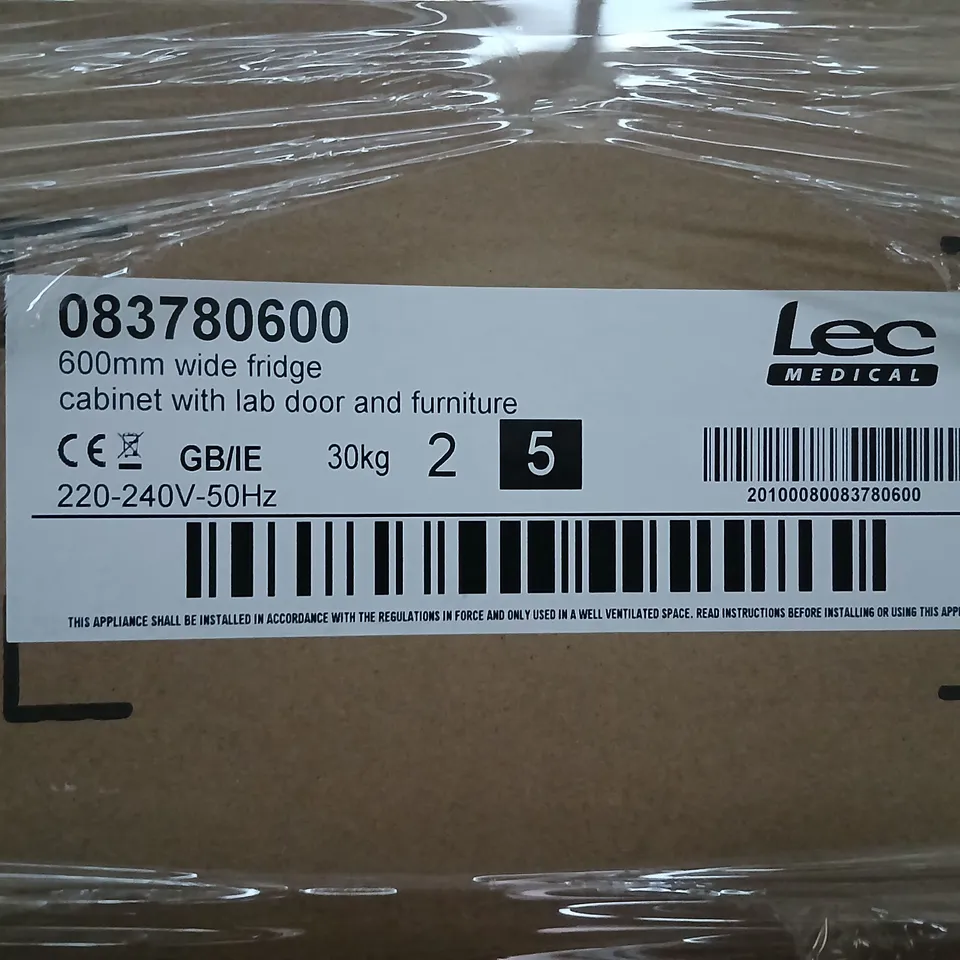 BOXED LEC MEDICAL 600MM WIDE FRIDGE CABINET WITH LAB DOOR
