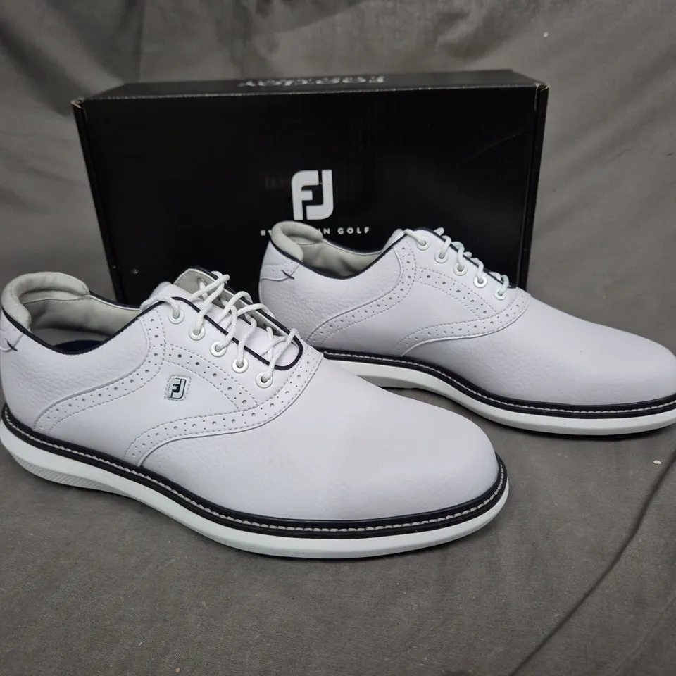 BOXED PAIR OF FJ GOLF SHOES WHITE UK 9