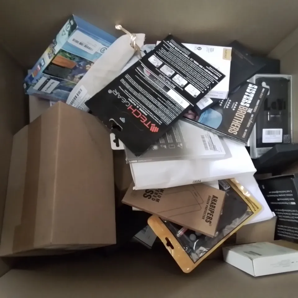 BOX CONTAINING LARGE AMOUNT OF BOXED ELECTRICAL ITEMS TO INCLUDE: PHONE STANDS, 3D PRINTING FILAMENT, LIGHT BULBS ETC.