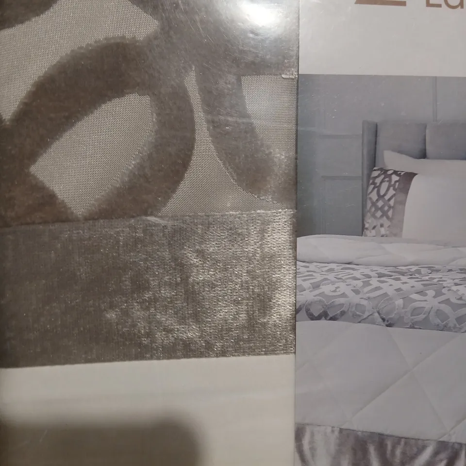 CATHERINE LANSFIELD LATTICE CUT VELVET KING SIZE DUVET SET