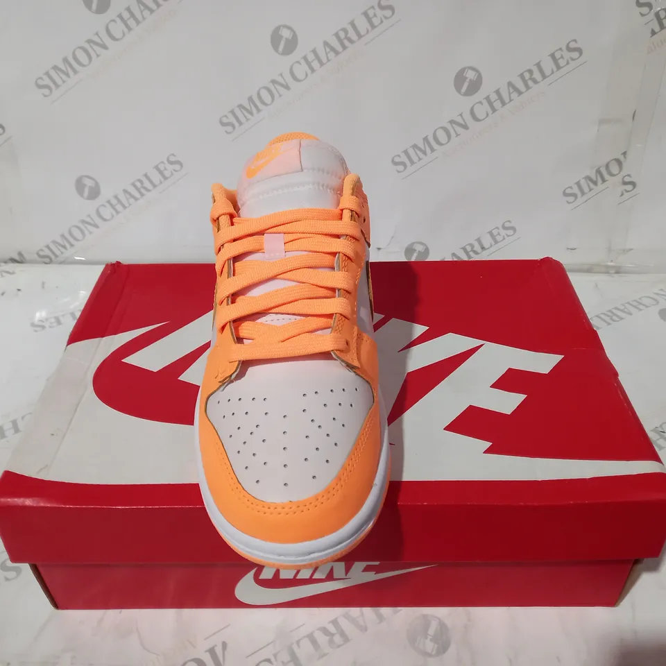 NIKE DUNK LOW ORANGE SIZE 6