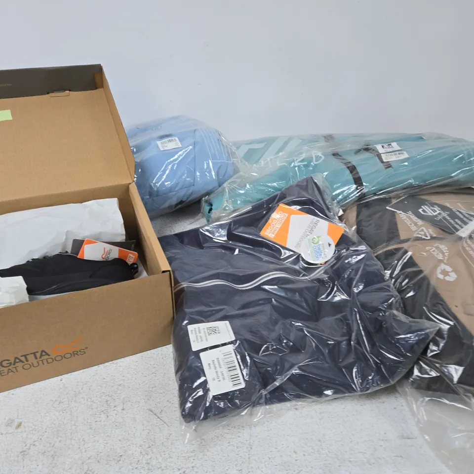 11 X ASSORTED BRAND NEW REGATTA CLOTHING PRODUCTS IN VARIOUS STYLES & SIZES 