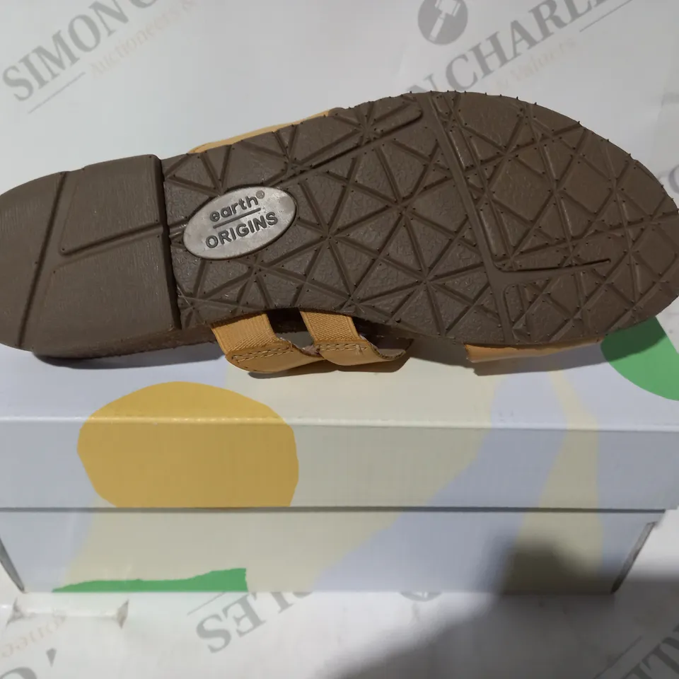 BOXED PAIR OF EARTH ORIGINS OPEN TOE SANDALS IN TAN UK SIZE 3