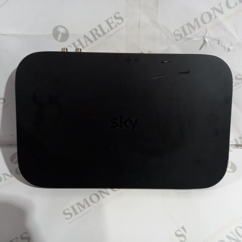 SKY Q BOX ( ES340D8 )