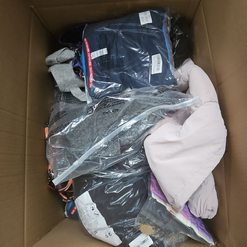BOX OF APPROXIMATELY 25 ASSORTED CLOTHING ITEMS TO INCLUDE GLOVES, ENGLAND RUGBY BOXERS, PACK OF XXL T SHIRTS, BLACK STRAIGHT LEG TROUSERS ETC