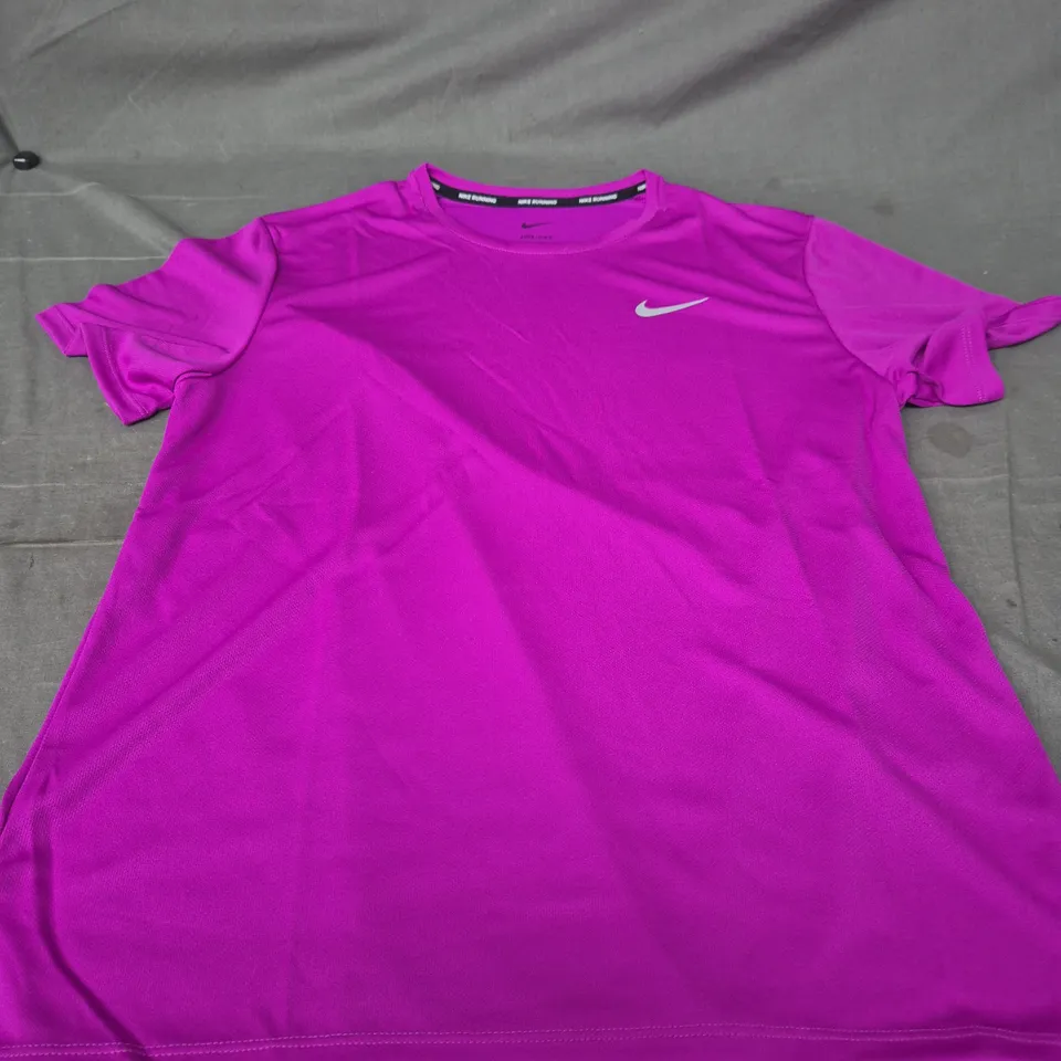 NIKE DRI-FIT MEN'S T-SHIRT – MAGENTA SIZE M