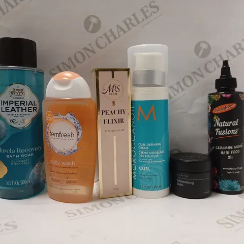 BOX OF APPROX 20 ASSORTED HEALTH AND BEAUTY ITEMS TO INCLUDE - FEMFRESH DAILY WASH - MRS GLAM PEACHY ELIXIR - LUMIN MOISTURIZING BALM ECT