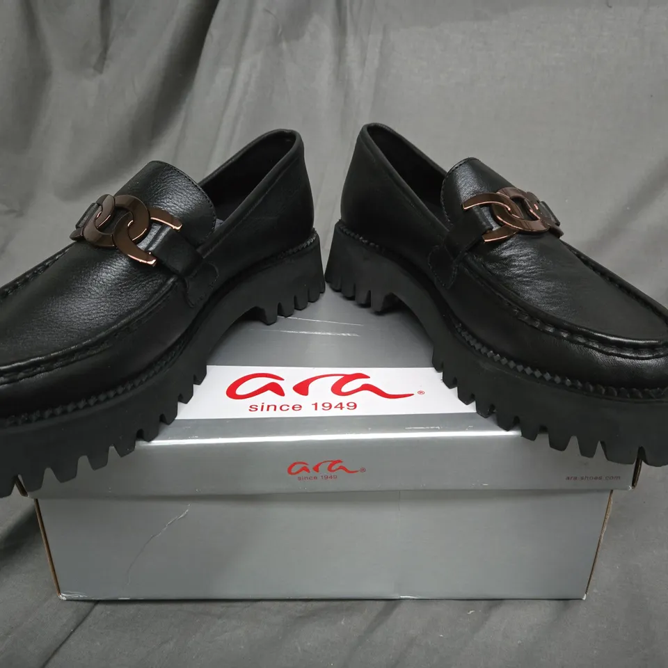 BOXED PAIR OF ARA AMSTERDAM LOAFERS IN BLACK WITH BROWN BUCKLE SIZE EU 41