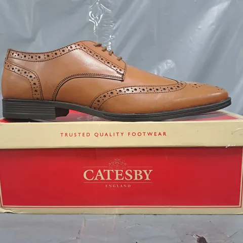 BOXED PAIR OF CATESBY LACE UP SHOES IN TAN SIZE 10