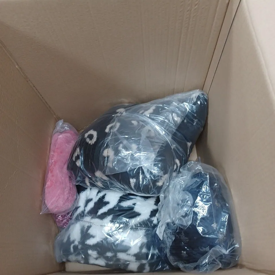 APPROXIMATELY 10 LADIES CLOTHING ITEMS. ASSORTED COLOURS, SIZES AND STYLES
