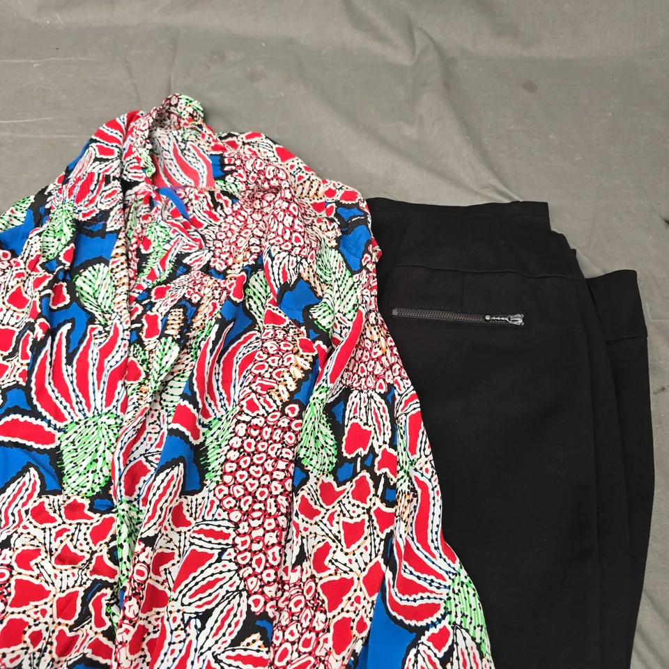 APPROXIMATELY 20 ASSORTED WOMENS CLOTHING PRODUCTS IN VARIOUS BRANDS TO INCLUDE DRESSES, TOPS, PANTS ETC