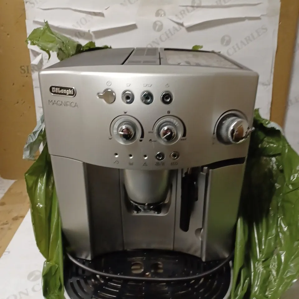 DELONGHI MAGNIFICA COFFEE MACHINE 