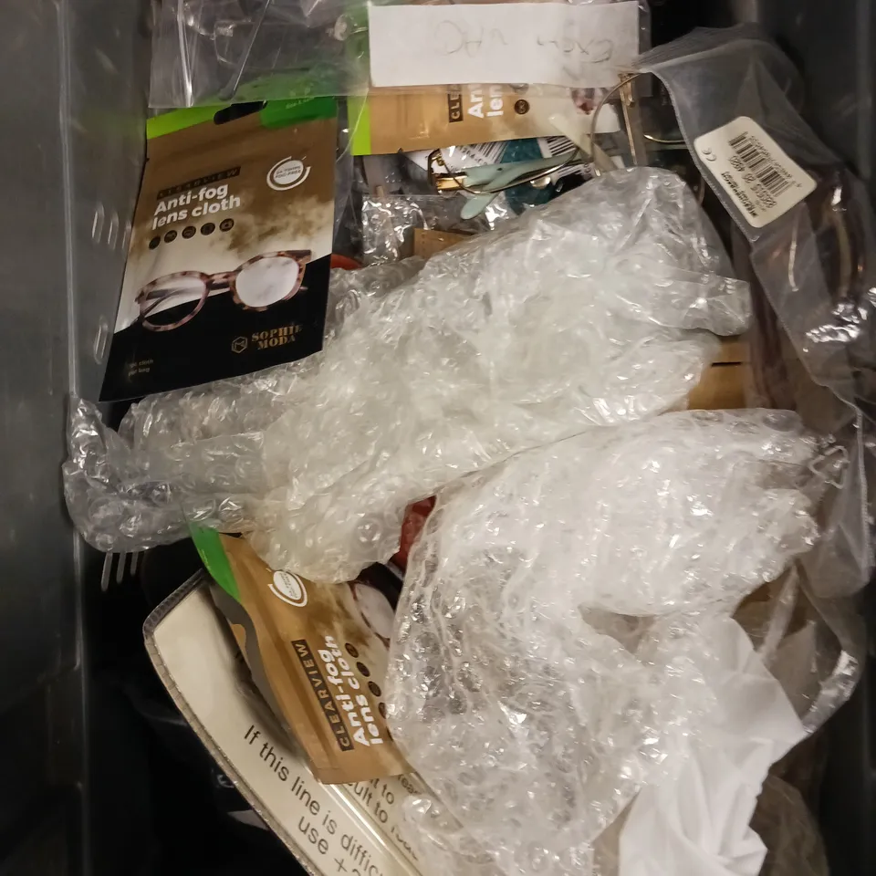 APPROXIMATELY 20 ASSORTED GLASSES/SUNGLASSES IN VARIOUS DESIGNS 