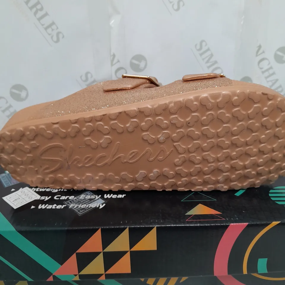 PAIR OF SKECHERS OPEN TOE SANDALS IN ROSE GOLD COLOUR SIZE 6
