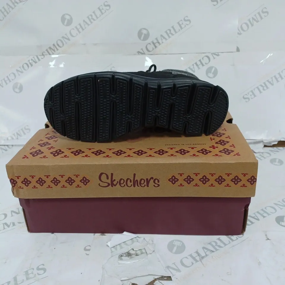 BOXED SKECHERS SYNERGY WARM TECH BOOT- SIZE 4.5