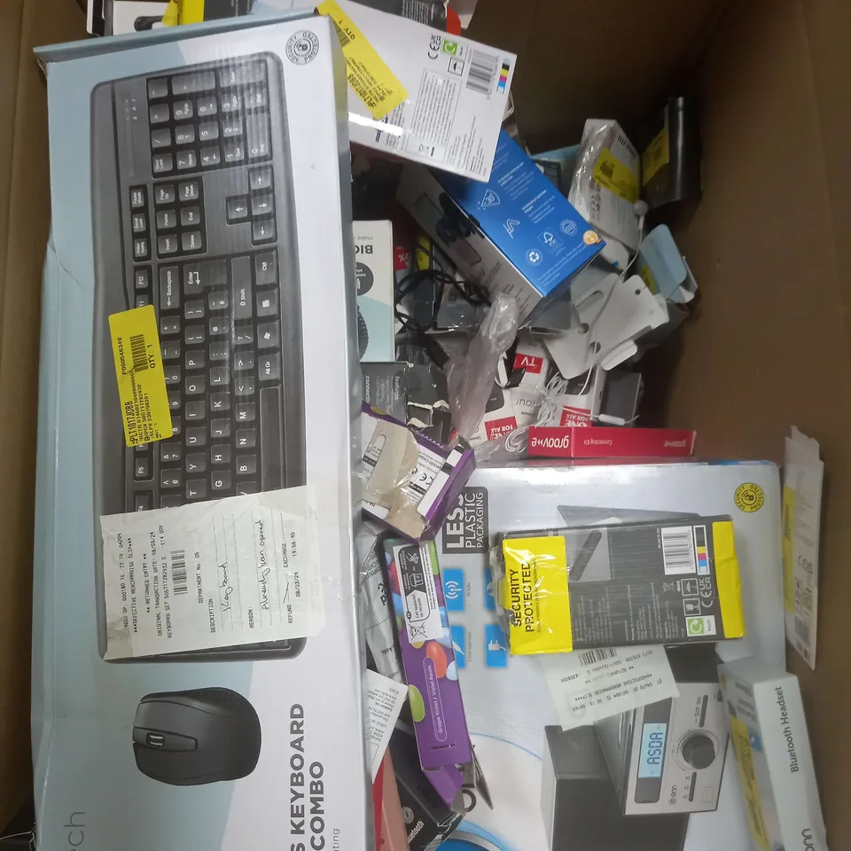 BOX OF ASSORTED ELECTRICAL ITEMS TOO INCLUDE EARPHONES SPEAKERS AND REMOTES 