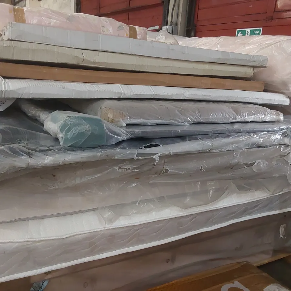 PALLET CONTAINING A LARGE ASSORTMENT OF DIVAN BASE PARTS, MATTRESSES AND HEADBOARDS ECT
