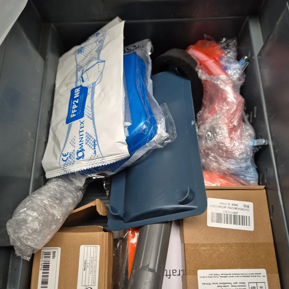 APPROXIMATELY 15 ASSORTED HOUSEHOLD ITEMS TO INCLUDE GENERAL PURPOSE SILICONE, STATIONARY SET AND BATHROOM STORAGE BASKETS