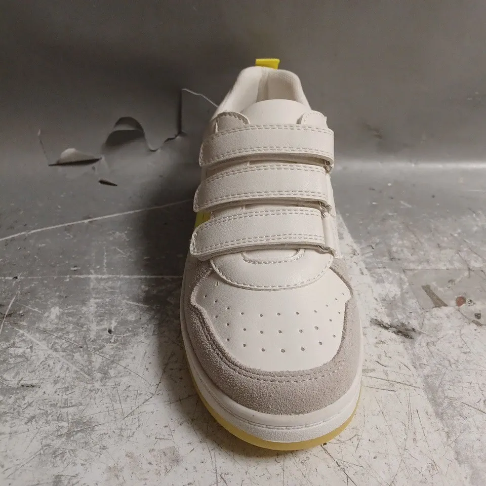 BOXED PAIR OF LAREDOUTE VELCRO STRAP TRAINERS IN WHITE/LIME SIZE EU 33