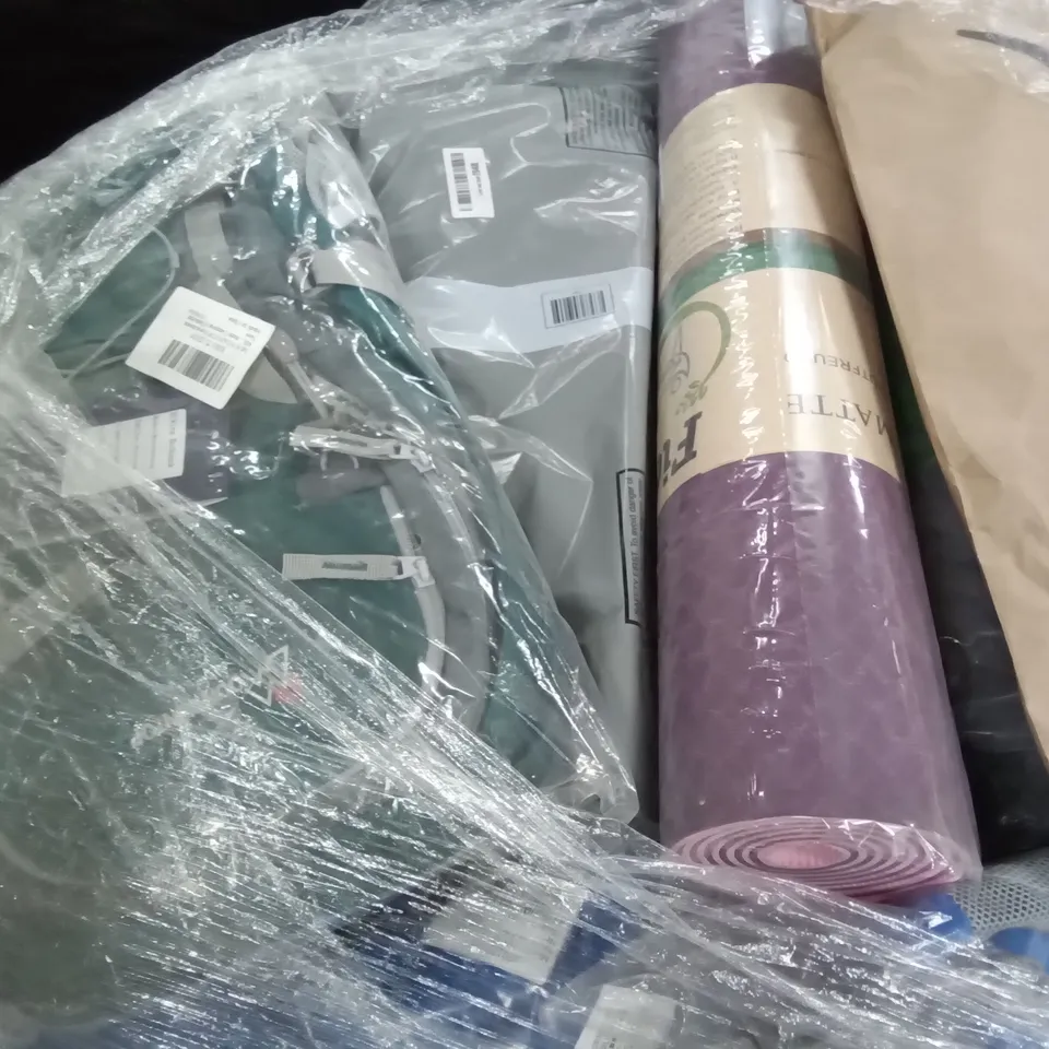 PALLET OF ASSORTED ITEMS INCLUDING FIDUSPORT YOGA MAT, MOUNTAINTOP BACKPACK, TEIEDU 58" RECURVE BOW