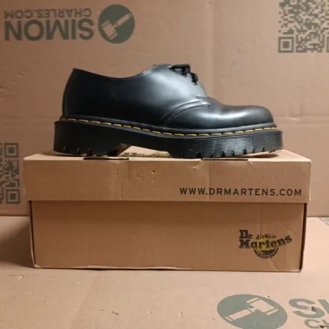 BOXED PAIR OF DR MARTENS 1461 BEX SHOES IN BLACK SIZE UK 5